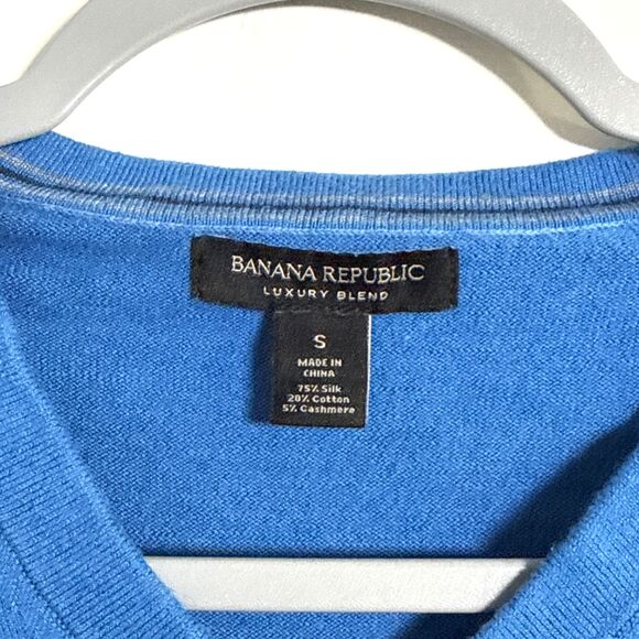Banana Republic Luxury Blend Men's Blue V Neck Sweater Silk Cashmere Blend Small - Picture 3 of 6